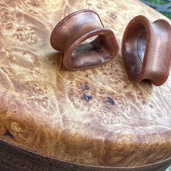 KAOS- Tear Drop Shape 5/8” Stretched Ears Copper silicone  EUC!! - Picture 6 of 6